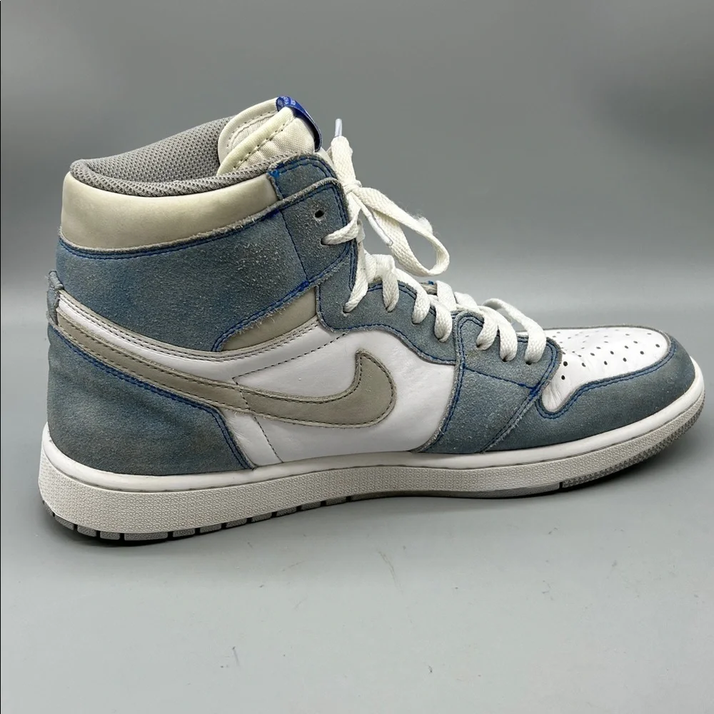 Air Jordan 1 High Hyper Royal